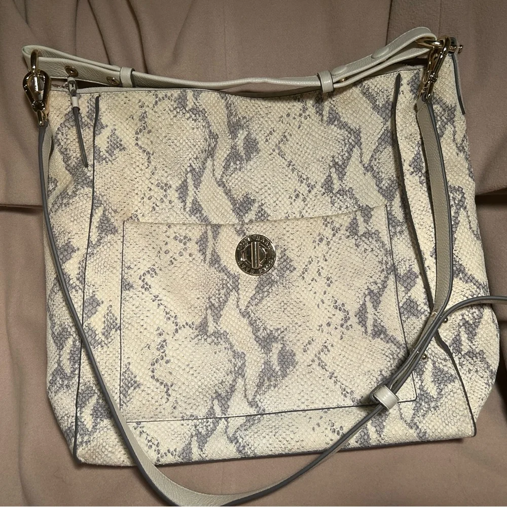 ๐๐๐๐ ๐๐๐๐ Leather Turnlock Snake Bag Off-White Bone Gray GORGEOUS! - Picture 8 of 16